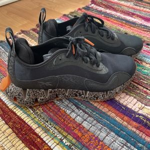 Women’s Reebok Sneakers Size 8.5 *BRAND NEW CONDITION*